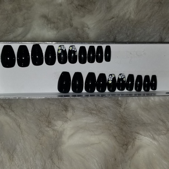 Press On Nails-Daisy - Picture 2 of 2